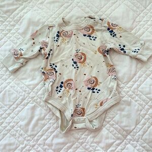 goumi x Babylist long sleeve bodysuit size 6-12 months // 2626